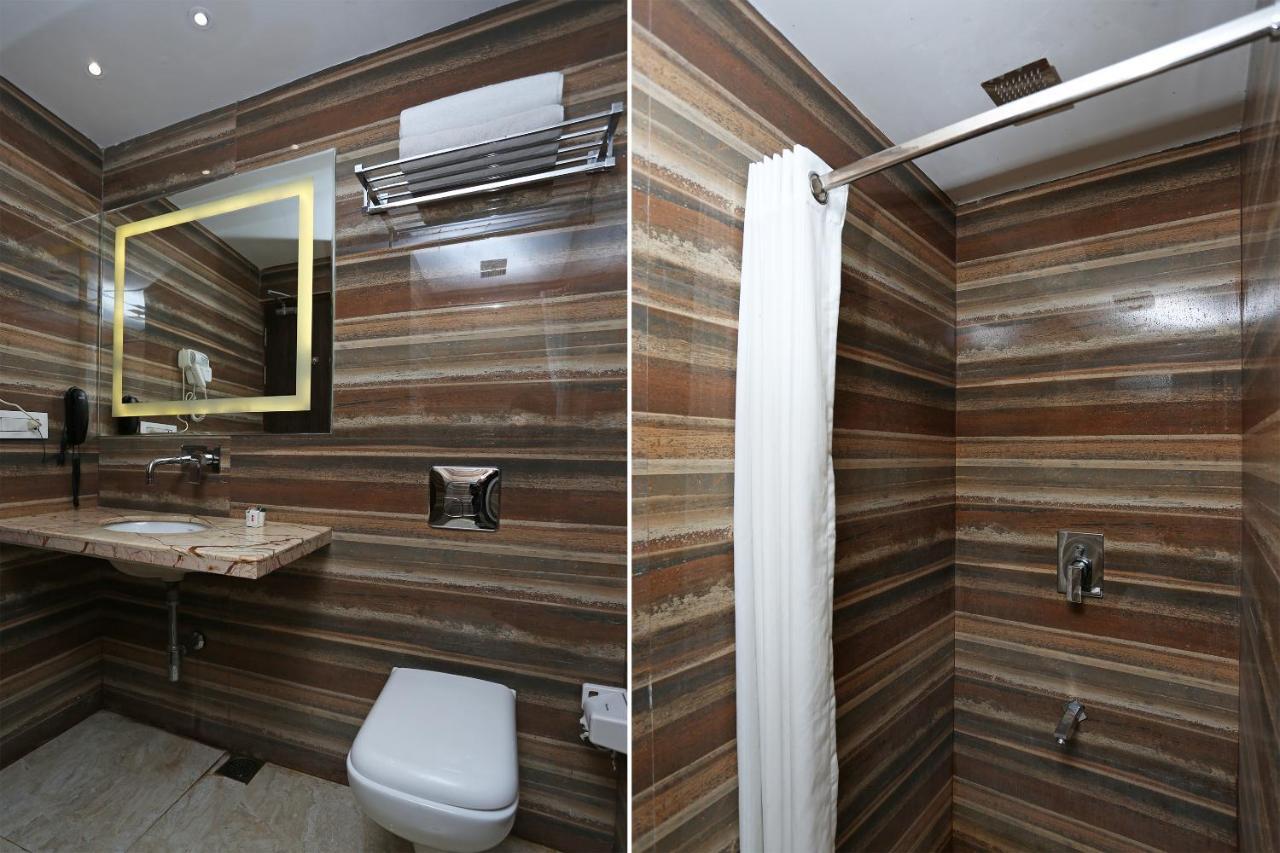 Hotel Deep Канпур Екстериор снимка
