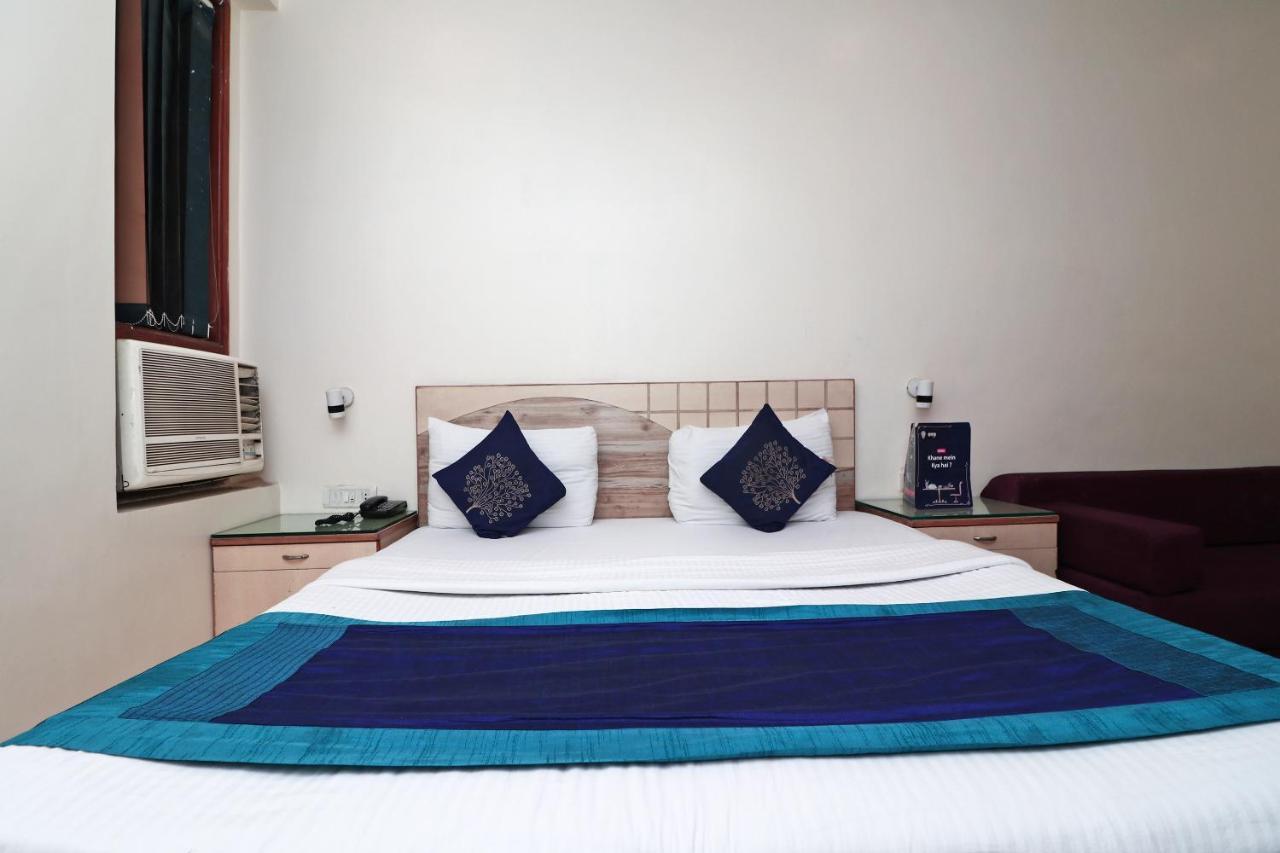 Hotel Deep Канпур Екстериор снимка