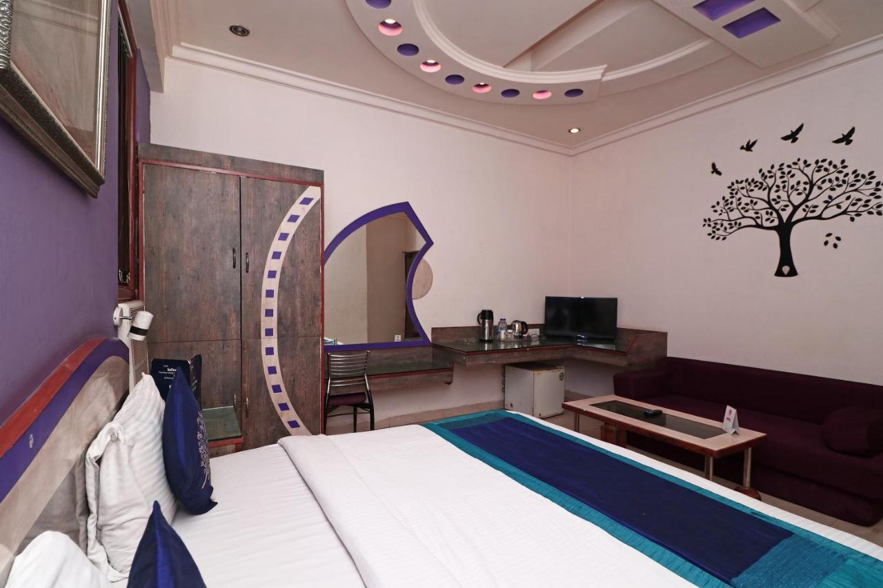 Hotel Deep Канпур Екстериор снимка