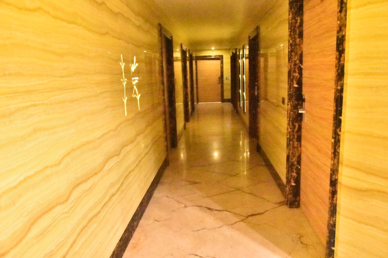 Hotel Deep Канпур Екстериор снимка