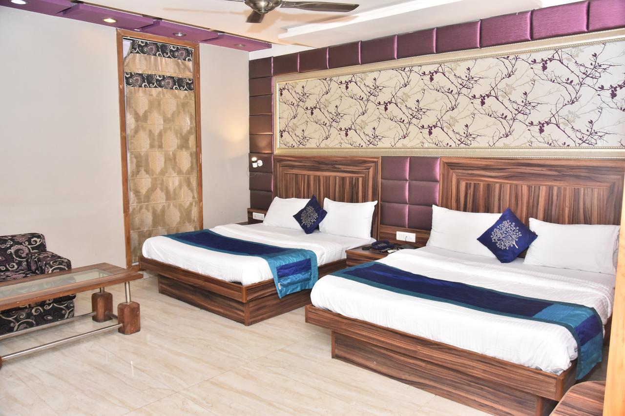 Hotel Deep Канпур Екстериор снимка