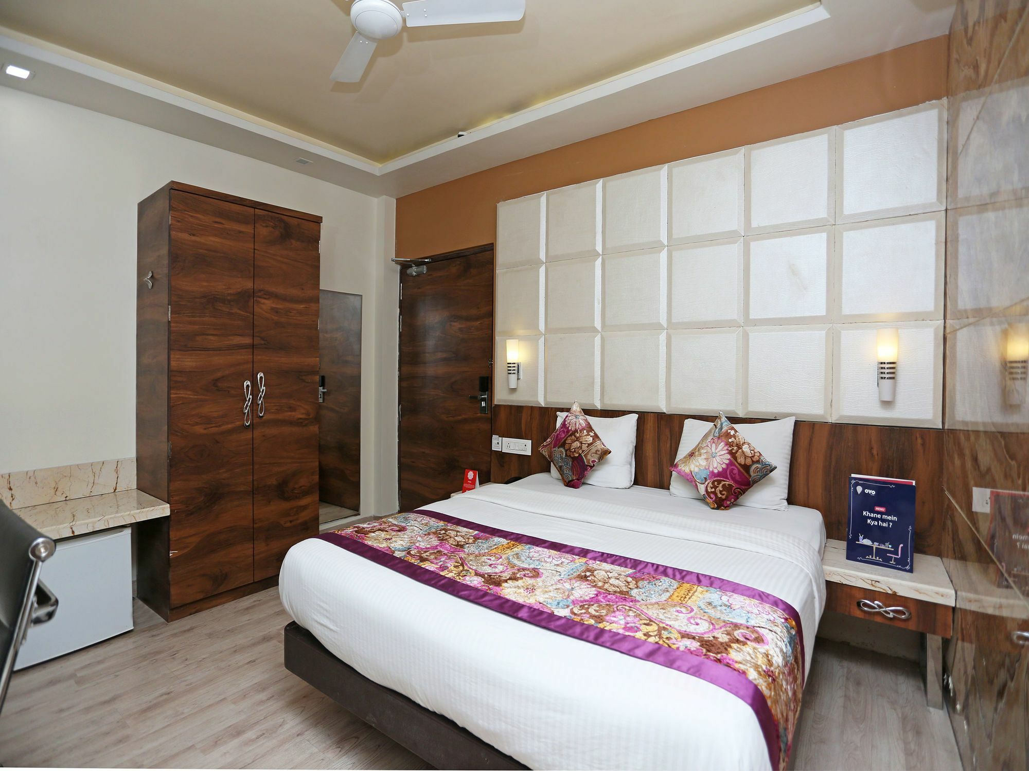 Hotel Deep Канпур Екстериор снимка