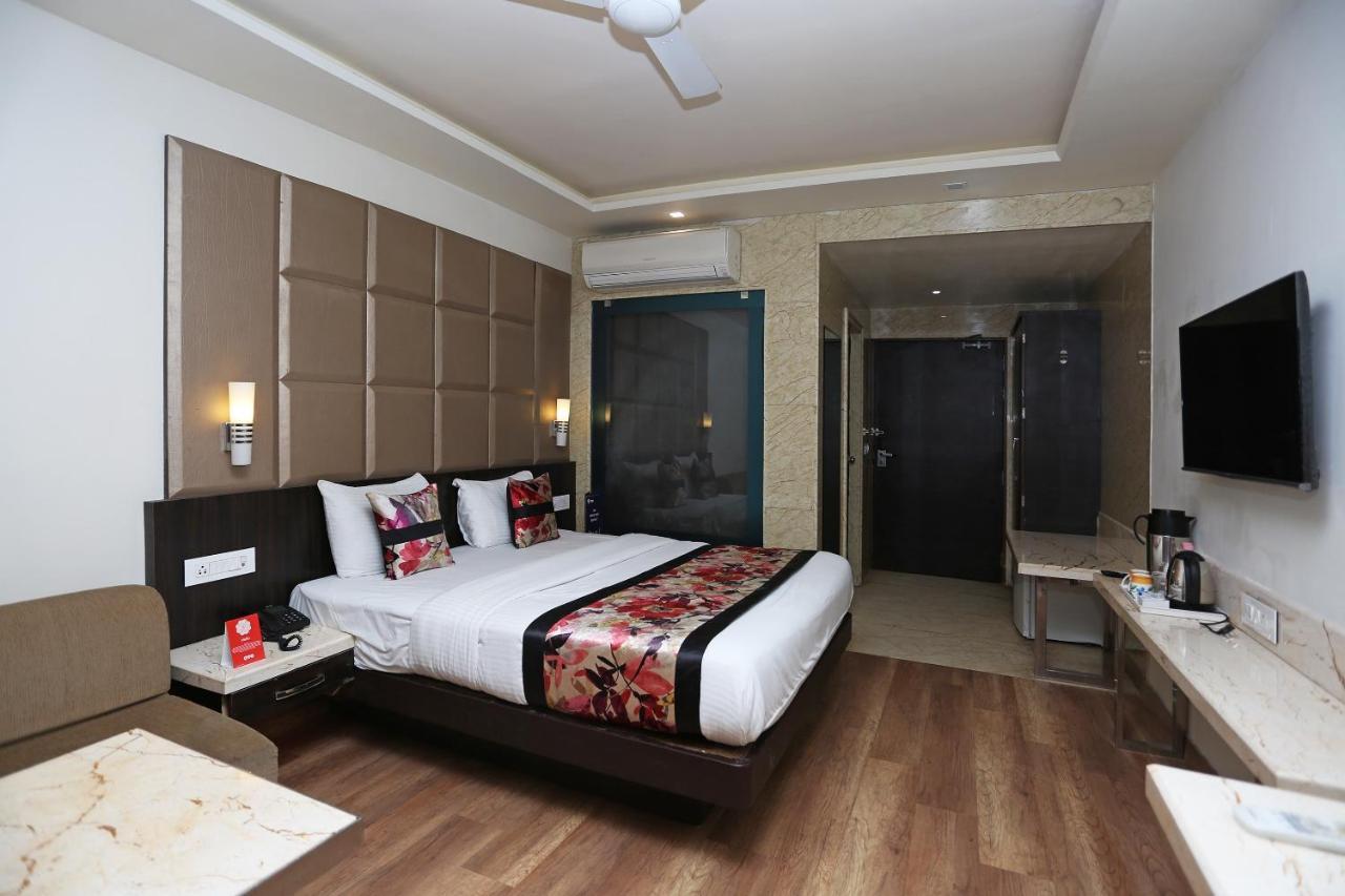 Hotel Deep Канпур Екстериор снимка