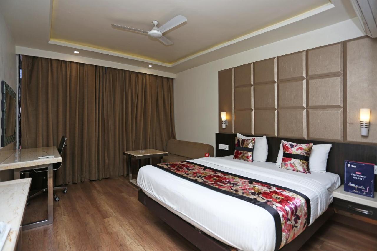Hotel Deep Канпур Екстериор снимка