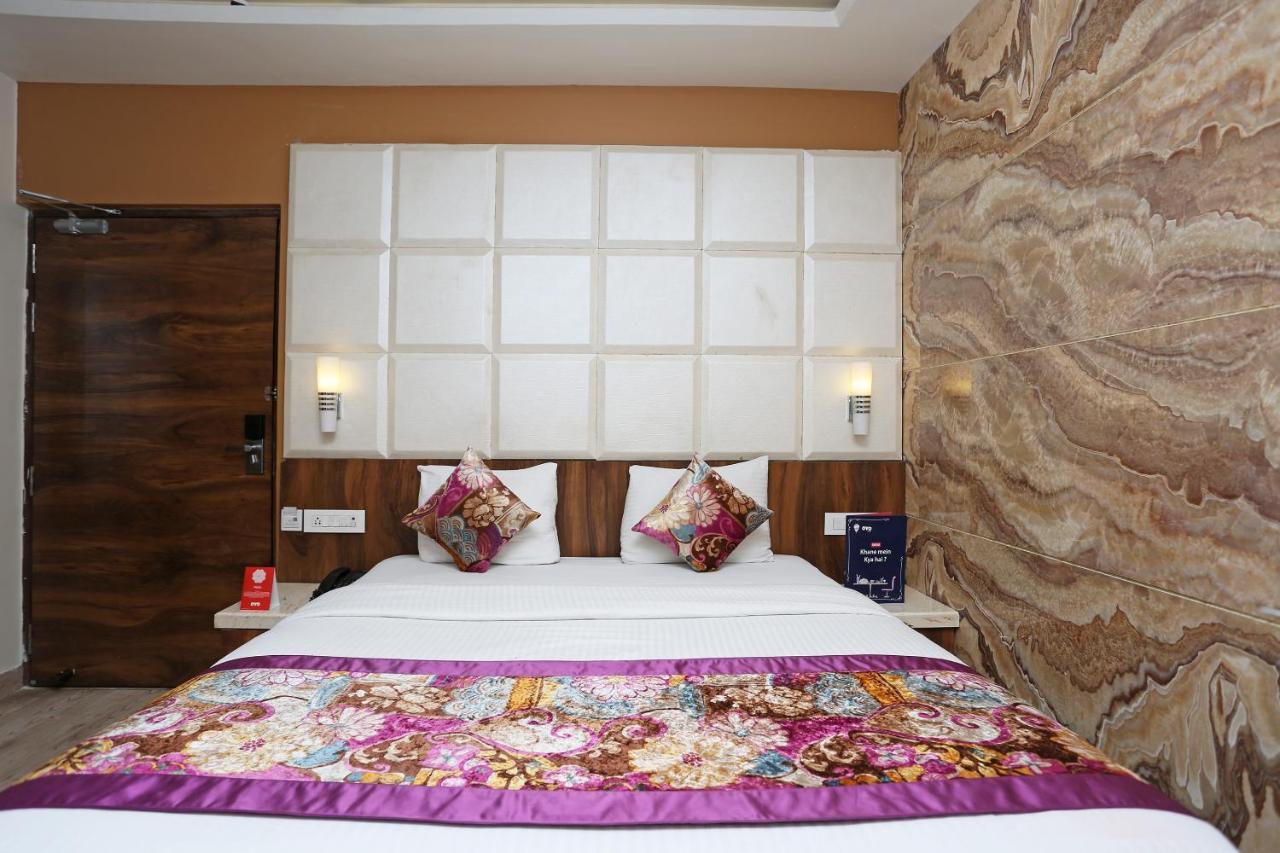 Hotel Deep Канпур Екстериор снимка